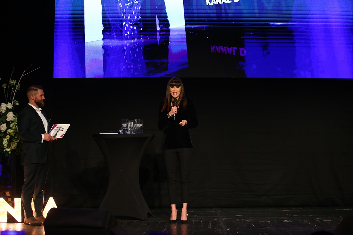 Iulia Albu critică apariția lui Denise Rifai: „Ar trebui, în primul rând, să învățăm să ne cumpărăm pantofi mărimea corectă”