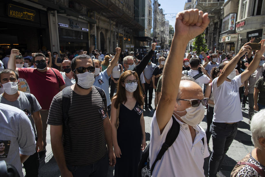 O avocată din Turcia acuzată de terorism a murit la spital, după 238 de zile de greva foamei împotriva condamnării sale