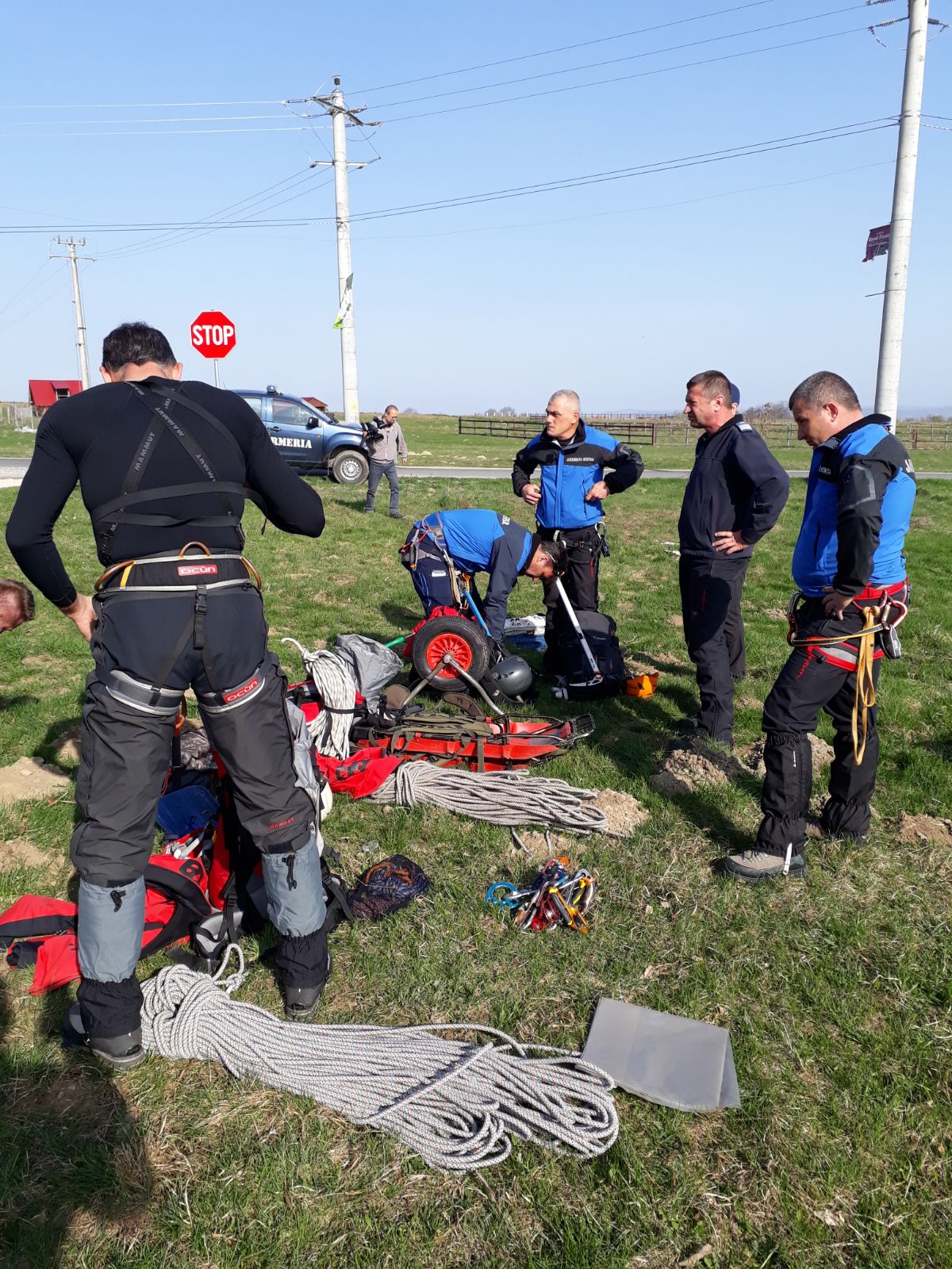 Salvamontiştii şi jandarmii montani vor porni în recuperarea cadavrelor celor doi turişti reperaţi în Masivul Făgăraş