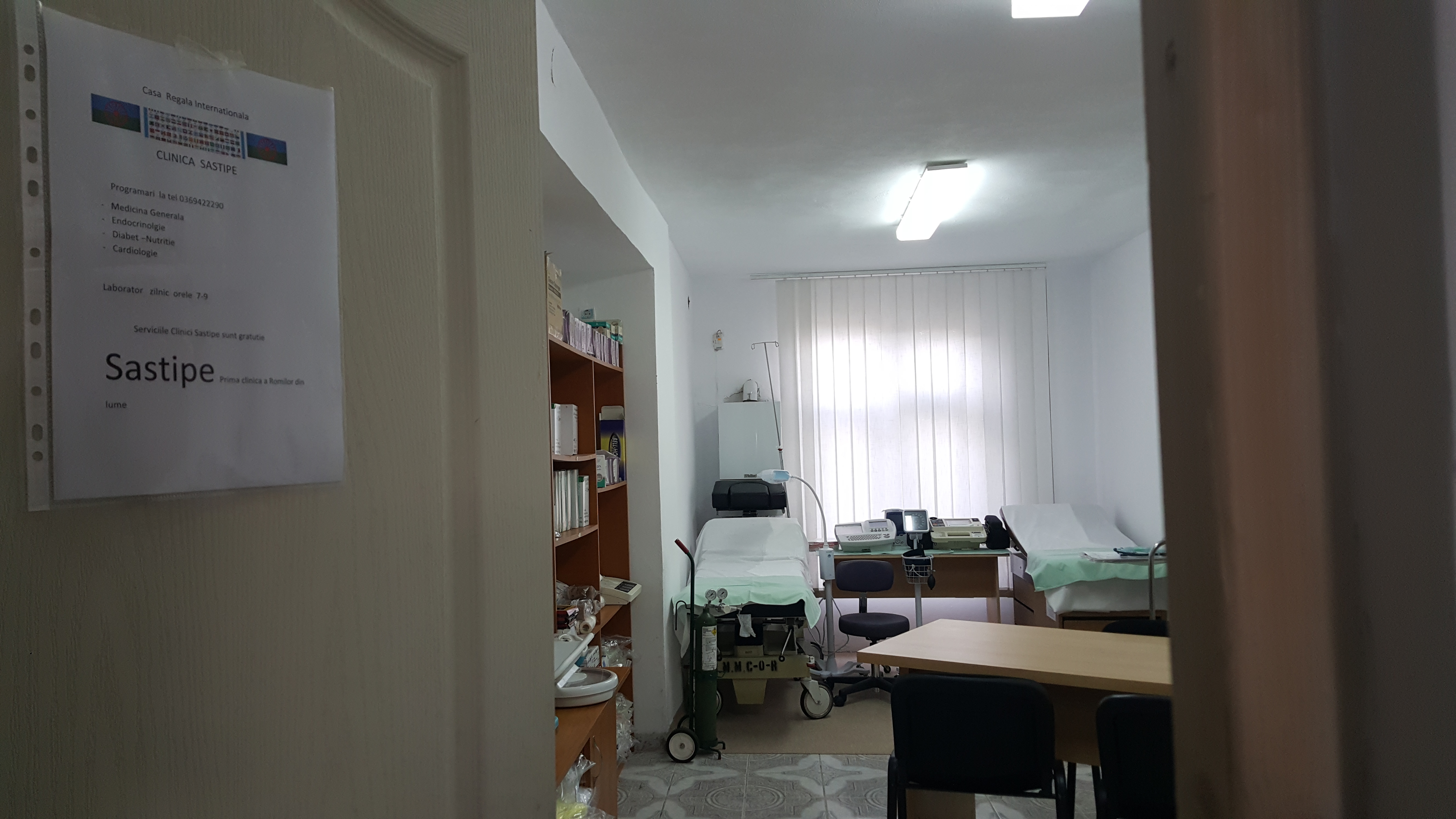 Prima clinică destinată special romilor a fost deschisă într-o biserică din Sibiu GALERIE FOTO