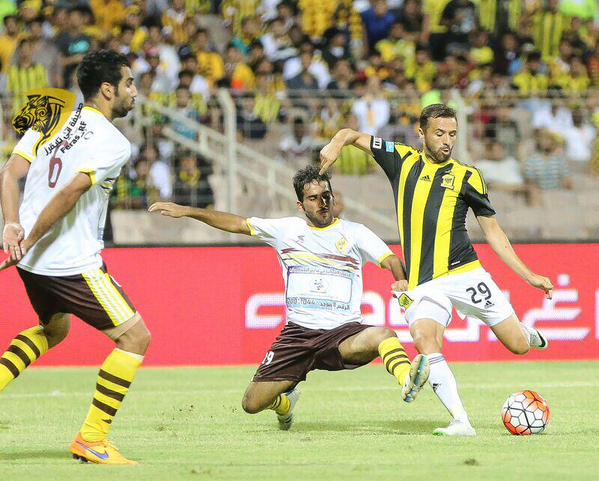 Magicianul Sânmărtean face show la antrenamentele echipei Al Ittihad / VIDEO