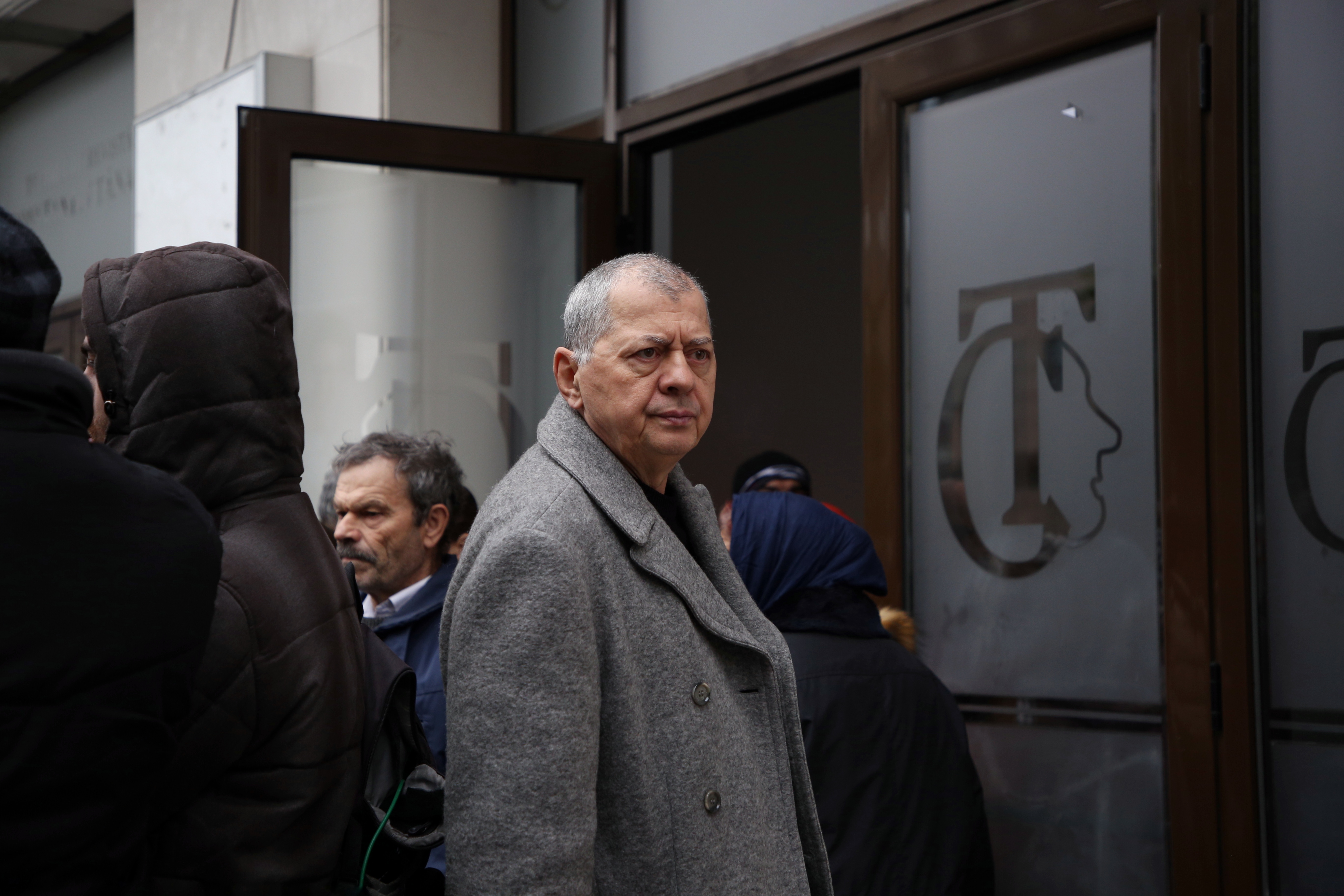 FOTO EXCLUSIV | Pelerinaj de vedete la priveghiul Stelei Popescu. Toți marii artiști au venit să-i aducă un ultim omagiu doamnei teatrului de revistă din România
