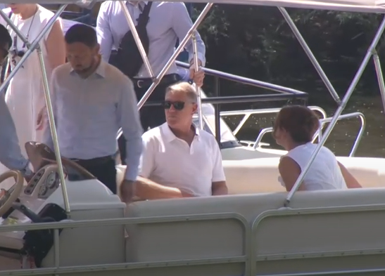 Klaus Iohannis, în vizită în Delta Dunării. Șeful statului și soția sa, Carmen, au făcut o plimbare cu barca