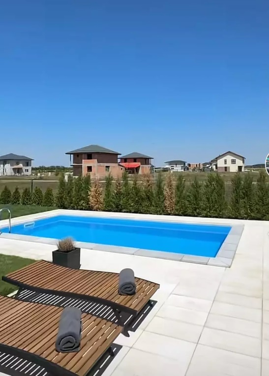 Imagini cu vila lui Marcel Andrei de la „Insula Iubirii”. Casa are trei dormitoare, dar și piscină și jacuzzi