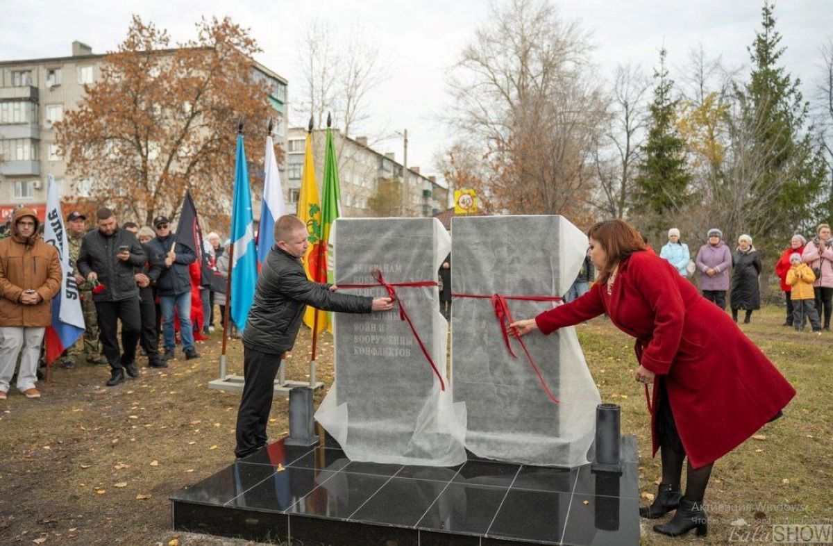 Pe un monument din Rusia dedicat soldaților ruși a fost pusă din greșeală imaginea unui soldat NATO