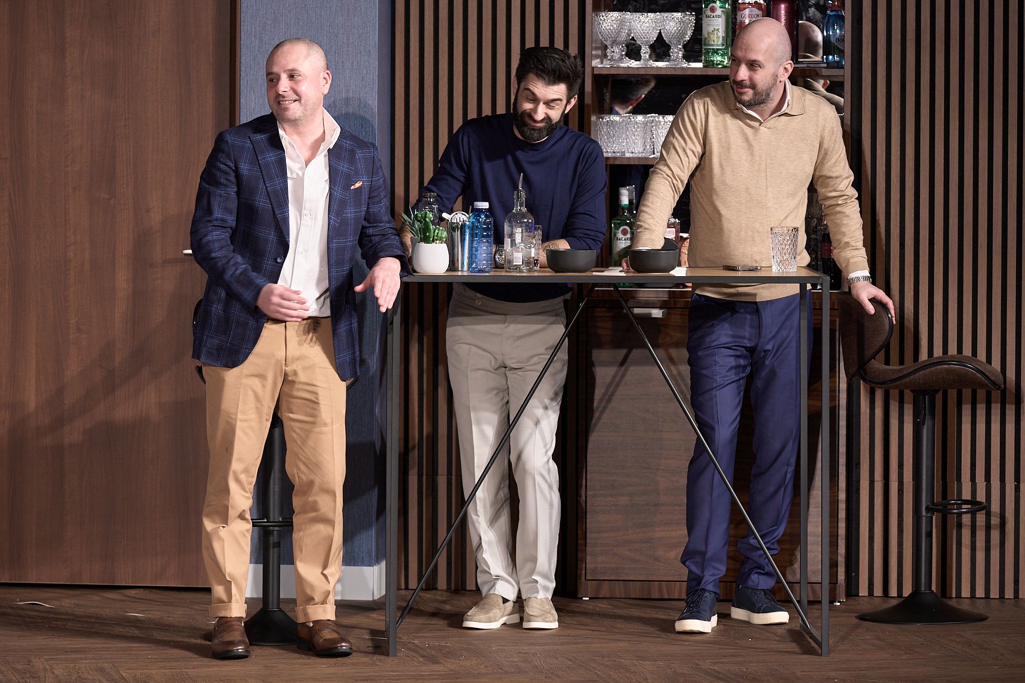 Paul Ipate, piesă de teatru alături de Andrei Mateiu, Doina Teodoru, Mădălina Craiu, Monica Odagiu, Radu Micu și Ionuț Negoi: „6 inimi, 3 greșeli”