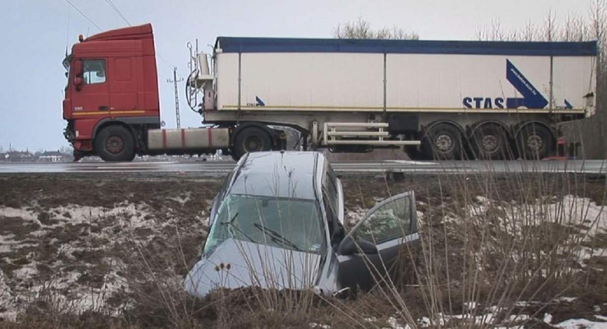 Cinci români au fost răniți în Ungaria, după ce maşina lor a fost lovită de un TIR (FOTO)
