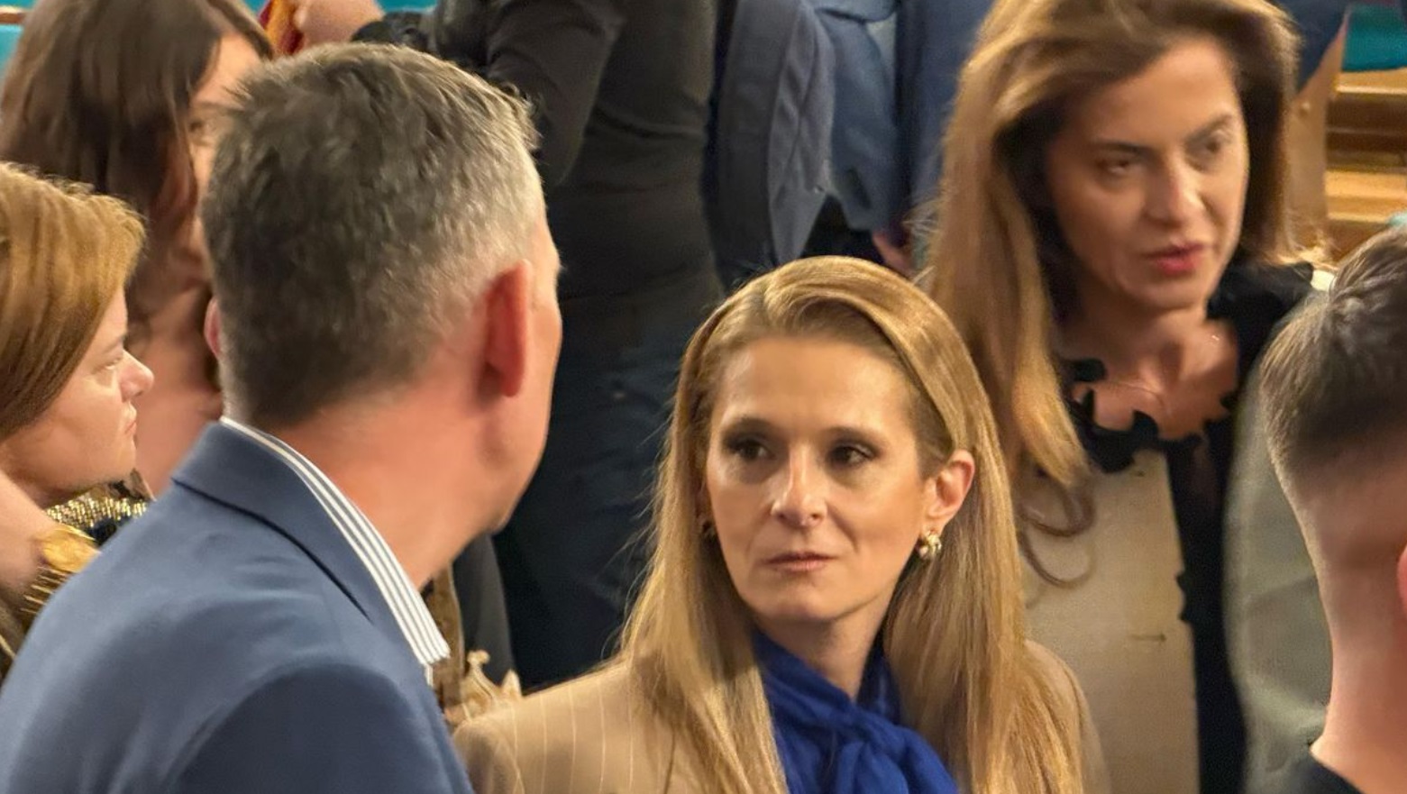 Gestul făcut de Marilena Hagi la lansarea autobiografiei soțului ei. A atras atenția și cu ținuta elegantă, creată de Victoria Beckham