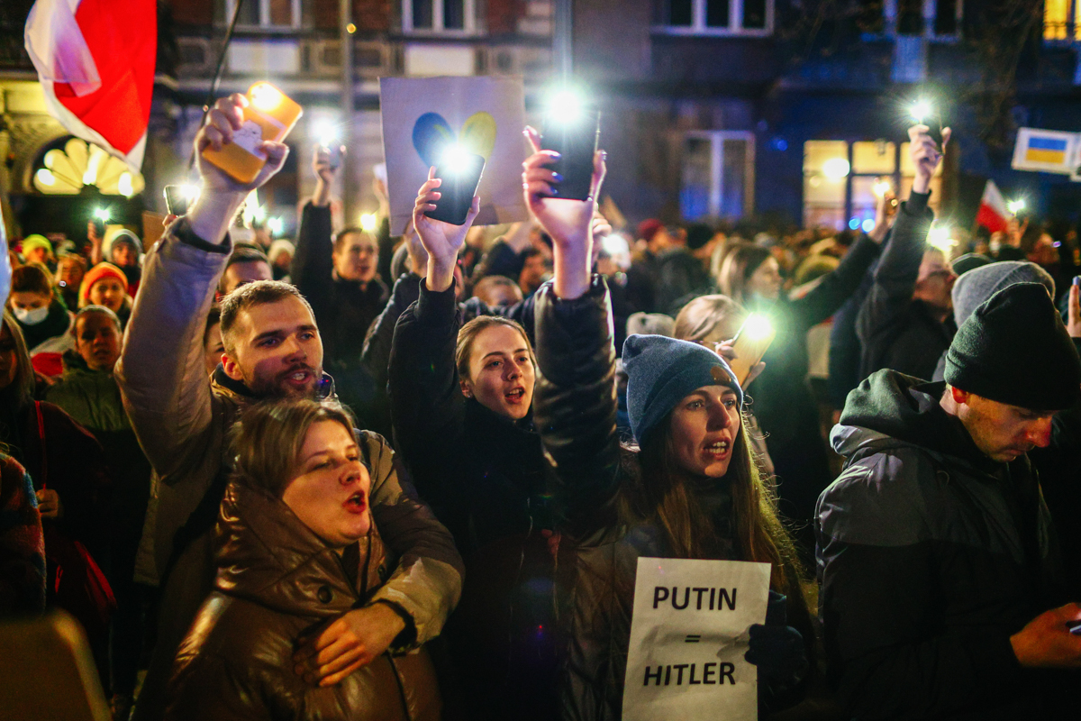 IMAGINI. Din București până în Sydney, mii de oameni protestează față de războiul din Ucraina: „Stop Putin!”