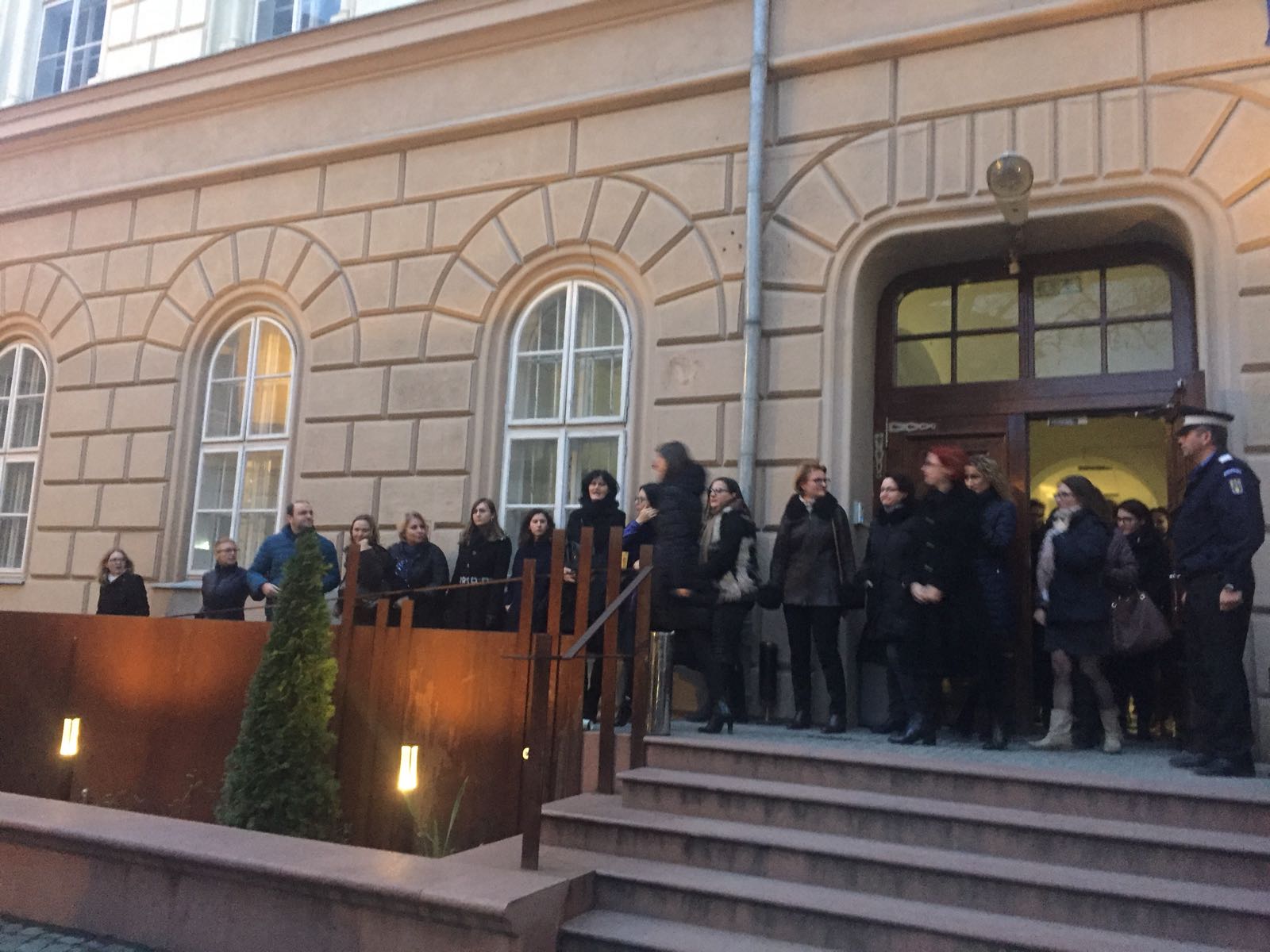 FOTO/VIDEO| Sute de magistrați au protestat în orașe din țară, nemulțumiți de modificările la legile justiției