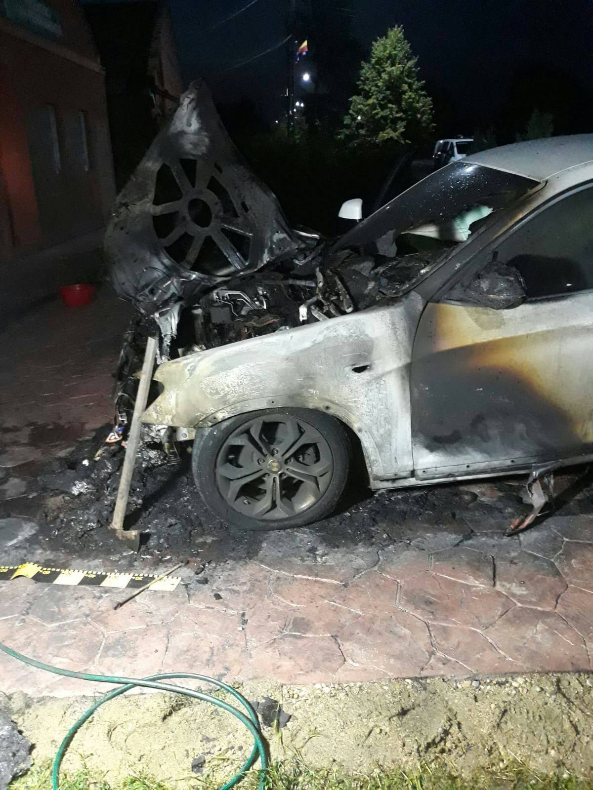 Mașina Georgetei Rus, fost consilier județean din Timiș, a luat foc. Medicul crede că ar fi o mână criminală