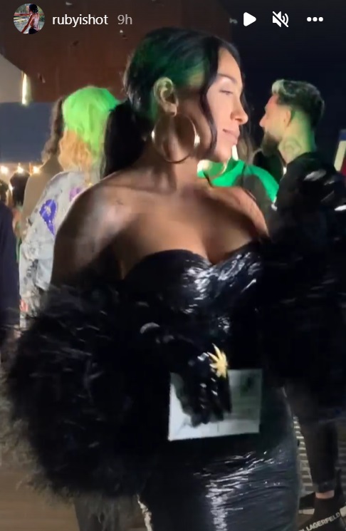 Ruby, apariție sexy la VIVA! Influencers Party. A îmbrăcat o rochie din folie alimentară: „Am făcut economie de resurse azi”