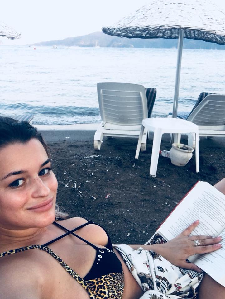 Alexandra Tănase, polițista care e șef de post în Vrancea, la doar 23 de ani. "E aproape un copil"