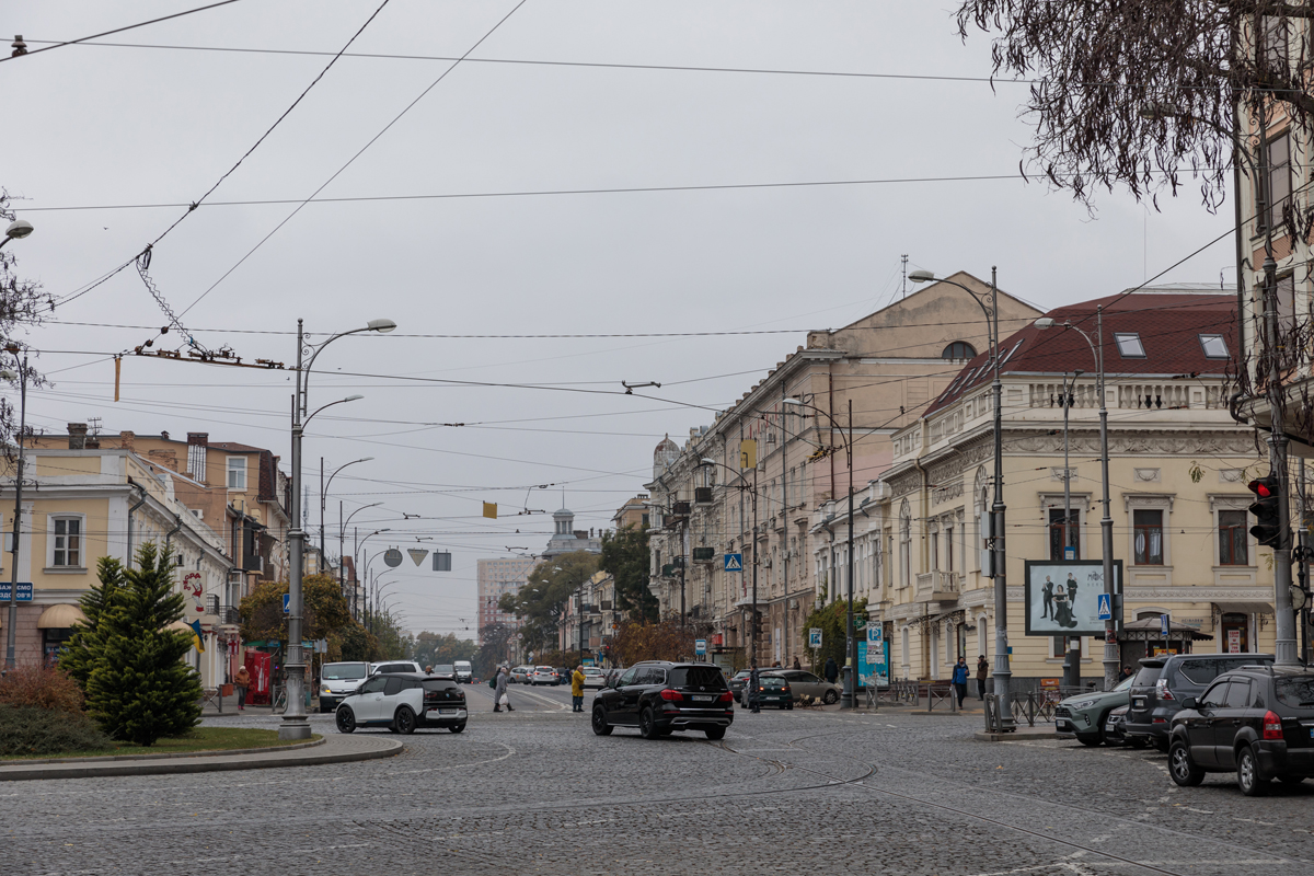 Însemnări din Odesa. Înainte de război, ghizii transportau turiștii cu mașini electrice. Astăzi, monumentele UNESCO sunt protejate în cutii antibombă