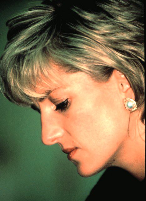 FOTO | Replica de neuitat a Prințesei Diana pentru Camilla Parker
