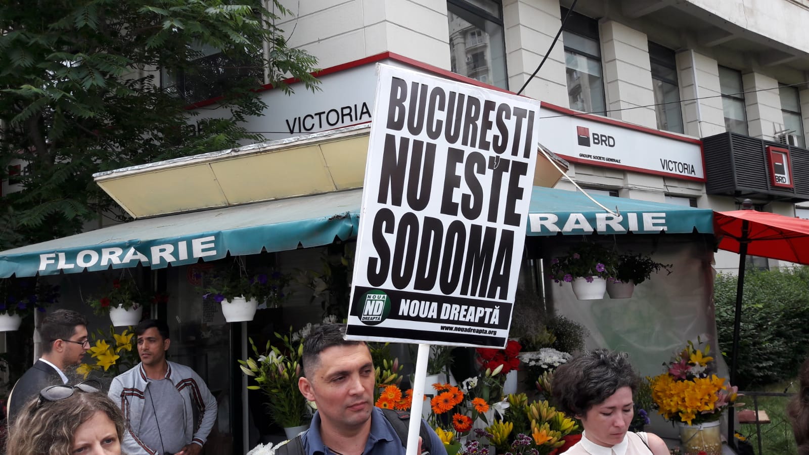 GALERIE FOTO/ Marșul Normalității în București. Noua Dreaptă a ieșit în stradă „pentru familia naturală”