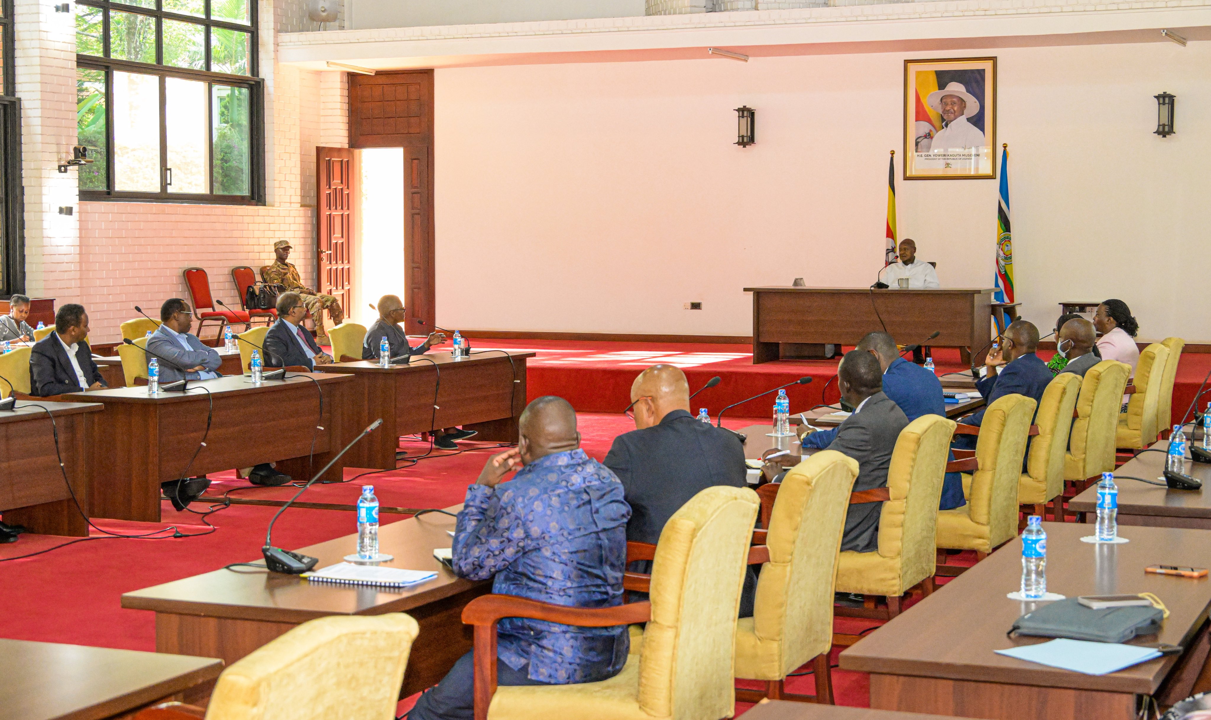 Ugandan President Yoweri Museveni backed a proposed East African regional oil refinery after meeting with Nigerian billionaire Aliko Dangote. (Photo: x.com/KagutaMuseveni/)