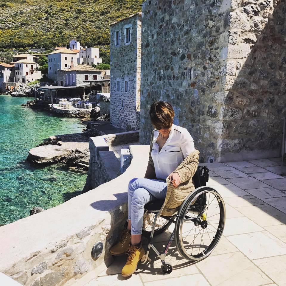 Povestea impresionantă a unei românce, model în Italia. Roxana Dobrică a ajuns campioană la handbike, după ce a paralizat complet| FOTO