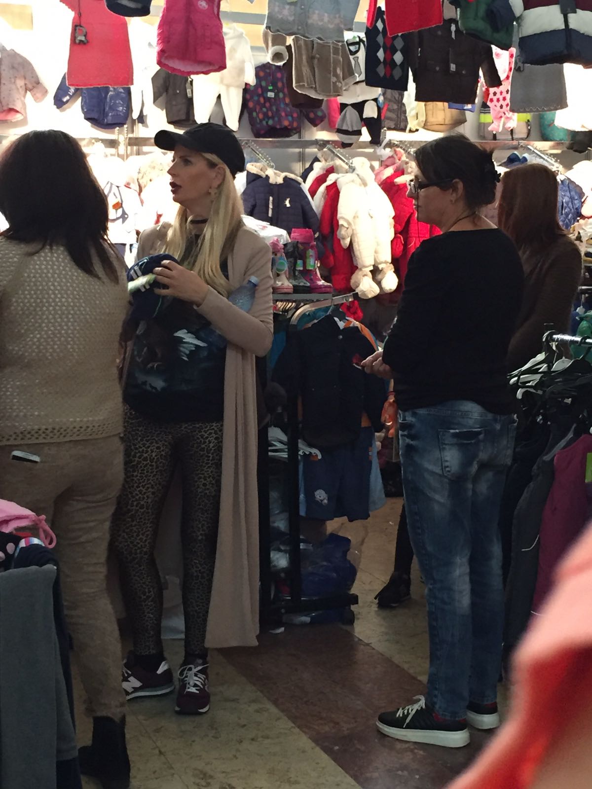 EXCLUSIV. Andreea Bănică are o ditamai burtica! Cântăreața s-a rotunjit vizibil în cea de-a șaptea lună de sarcină