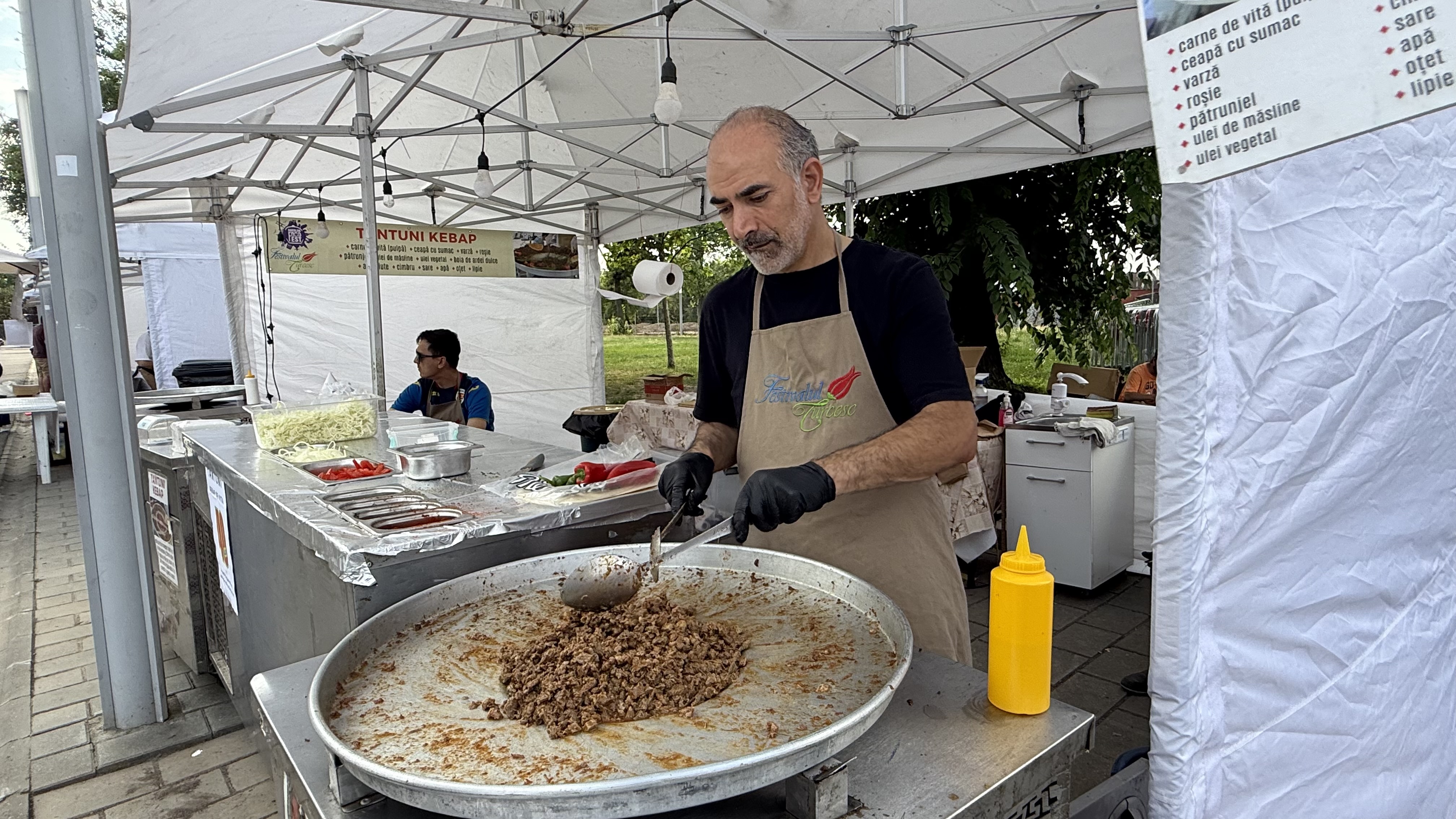 Cât costă șuberekul și kebabul la Festivalul Turcesc de la Arena Națională. Baclavaua e la mare căutare
