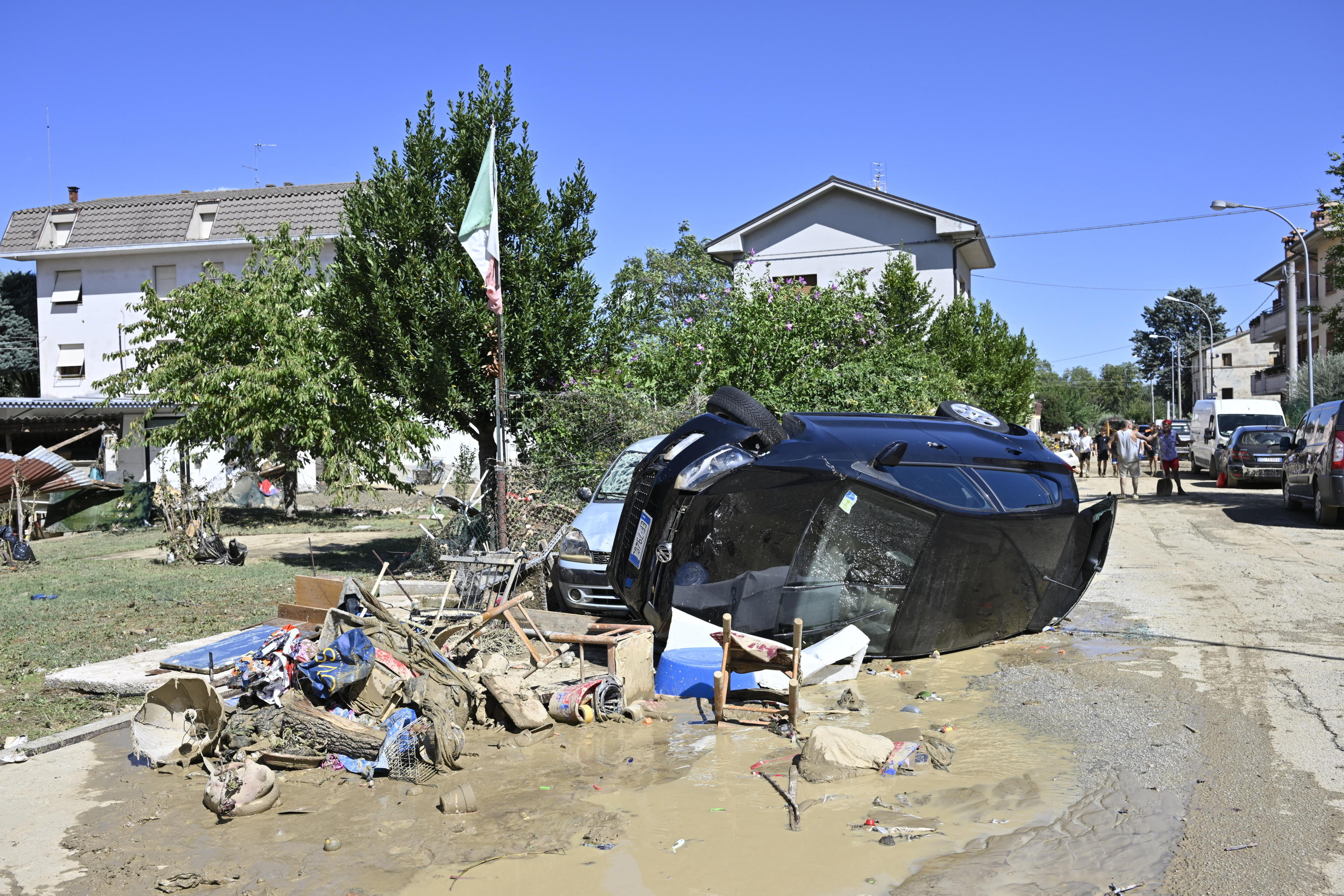„A fost un tsunami”. Centrul Italiei, măturat de inundații. Nouă morți și patru dispăruți, dintre care doi copii