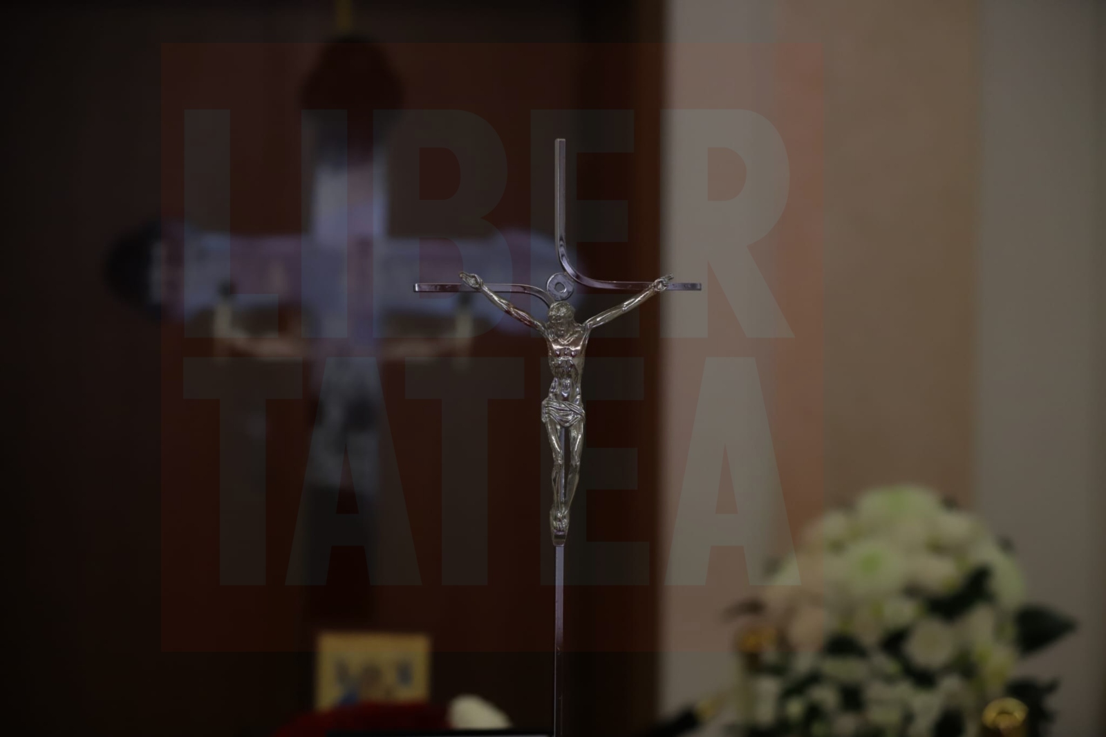 Cum a apărut Nidia Moculescu lângă sicriul cu trupul neînsuflețit al lui Horia Moculescu. Primele imagini