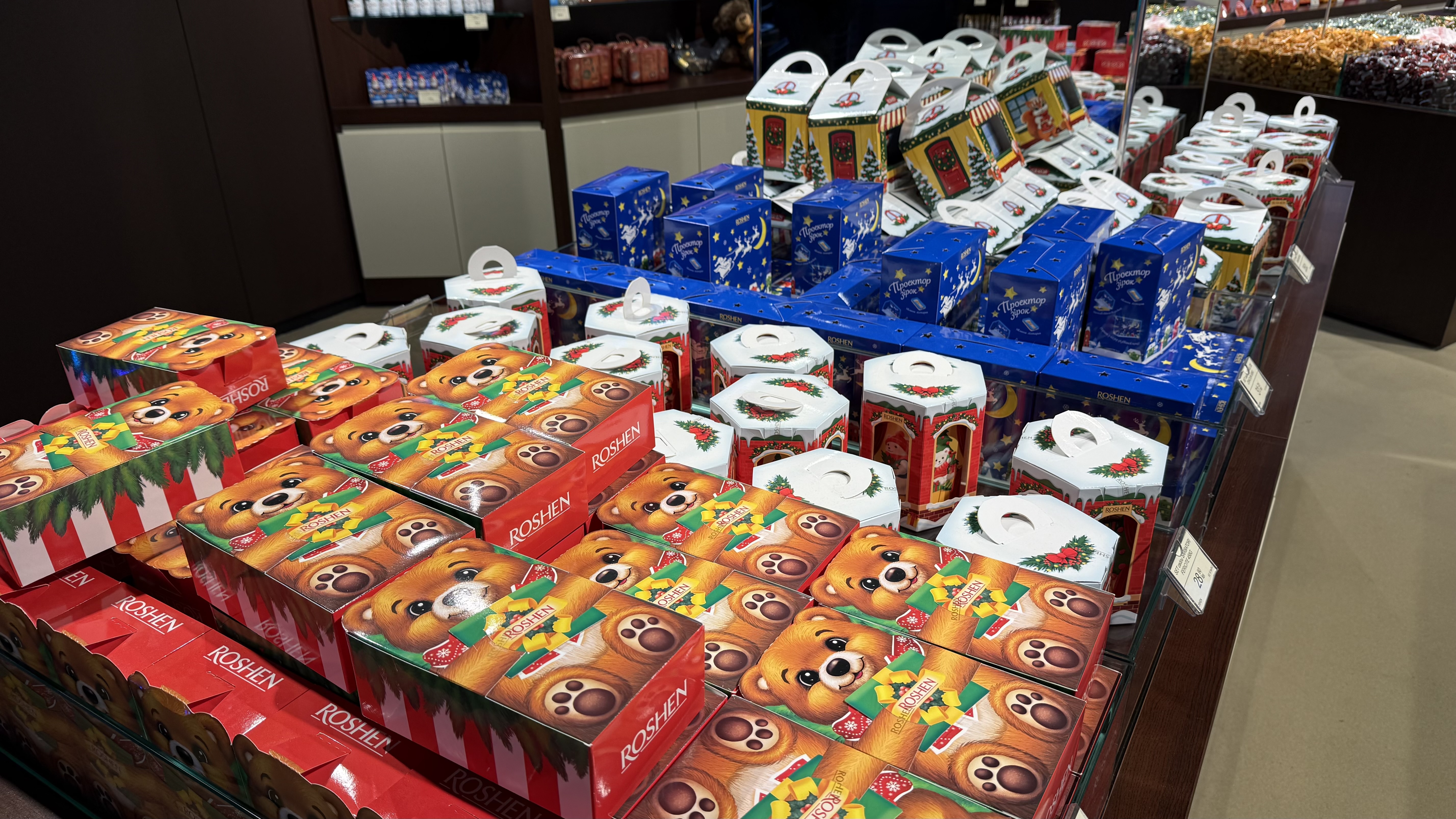 Noul templu al dulciurilor din București. Peste 300 de sortimente de produse. Cât costă și de ce toată lumea vorbește despre magazinul de la Piața Unirii