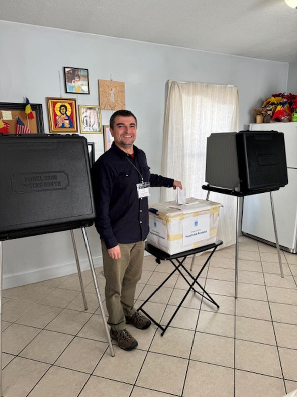 Imagini cu românii care au votat în diaspora la alegerile prezidențiale. Cel mai vârstnic alegător are 100 de ani
