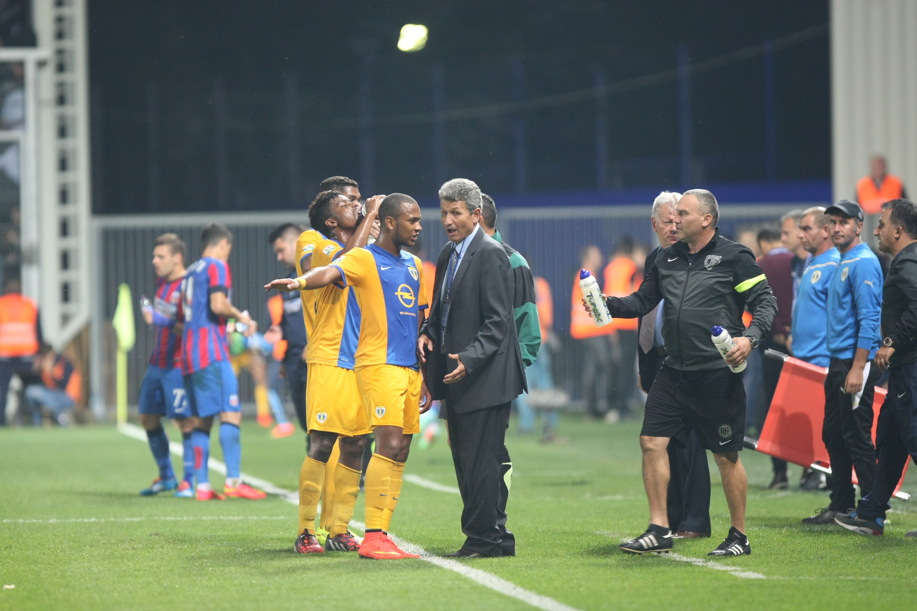 FOTO&VIDEO / Petrolul - Steaua 2-3. Meci senzaţional pe ”Ilie Oană”