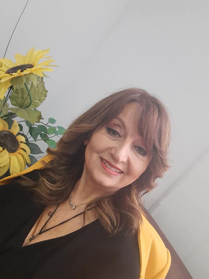 Ce spune designerul lui Carmen Iohannis despre colaborarea lor. Eli Lăslean a lăudat-o pe Prima Doamnă: „E o persoană prietenoasă, un suflet frumos”