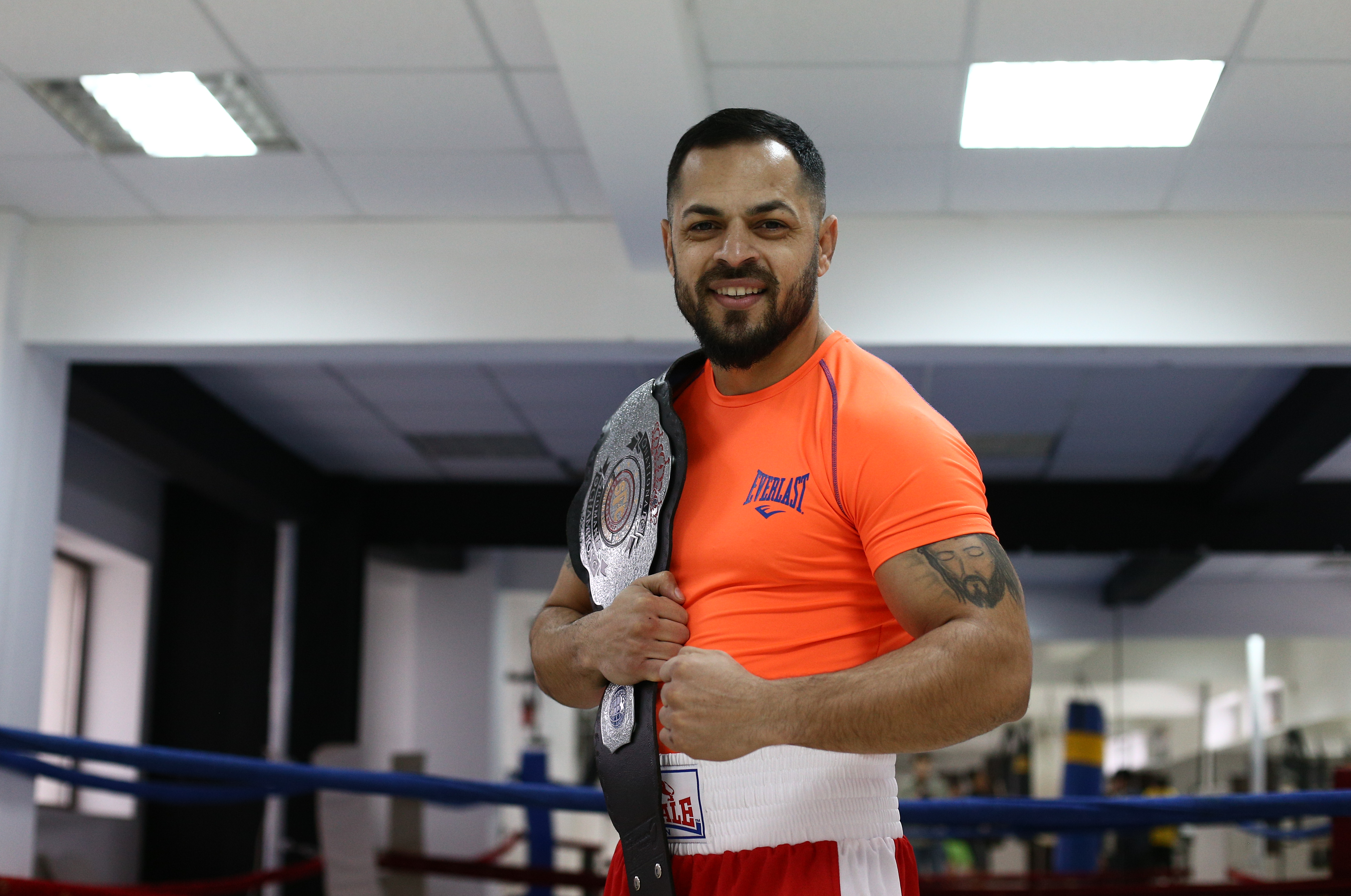 Robert Cristea promite show la gala de box profesionist de la Oradea. Își apără titlul național la semimijlocie: ”Mă bat cu oricine” | FOTO&VIDEO