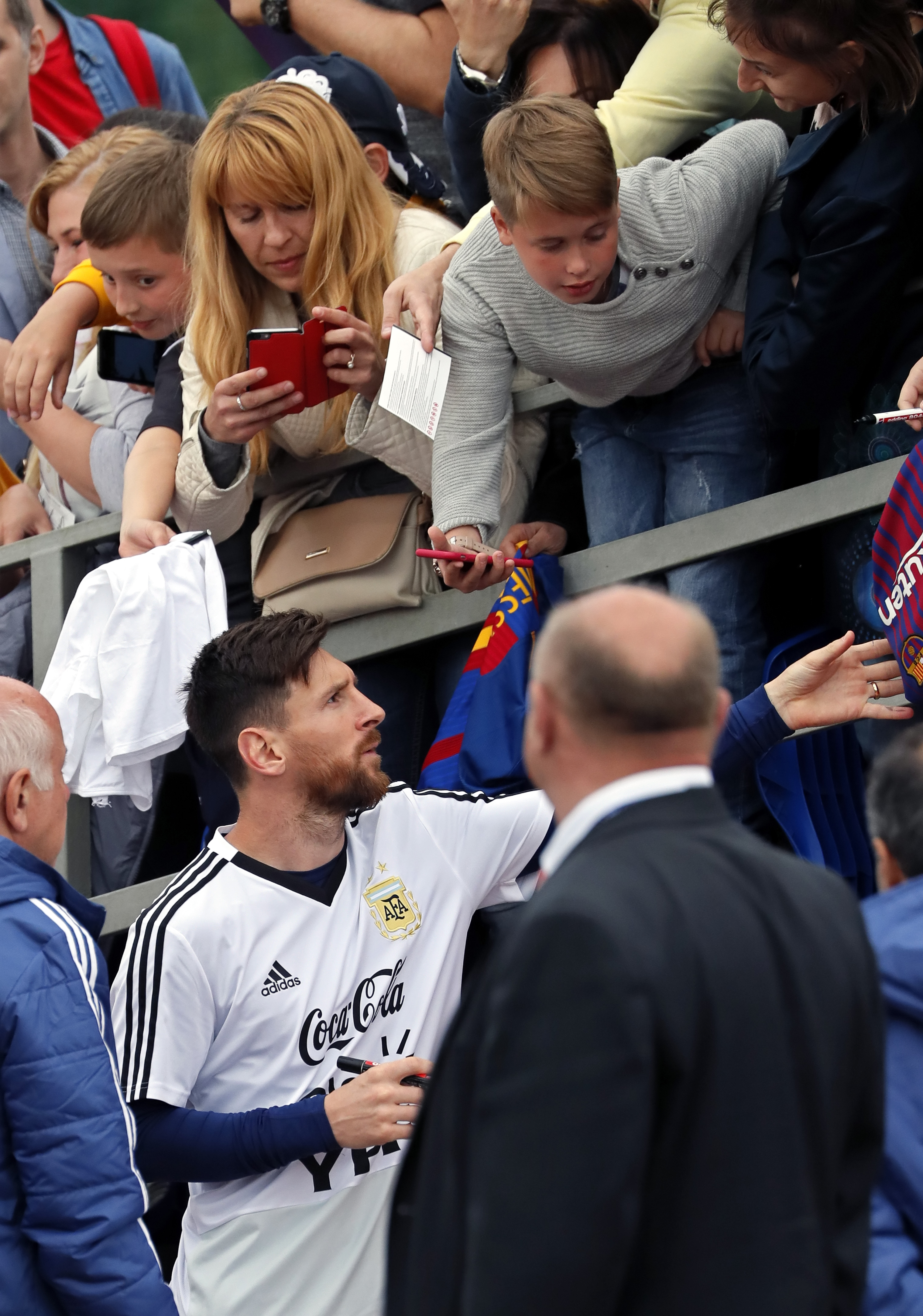Argentina a făcut primul antrenament deschis în Rusia. Messi, asaltat de fani / GALERIE FOTO