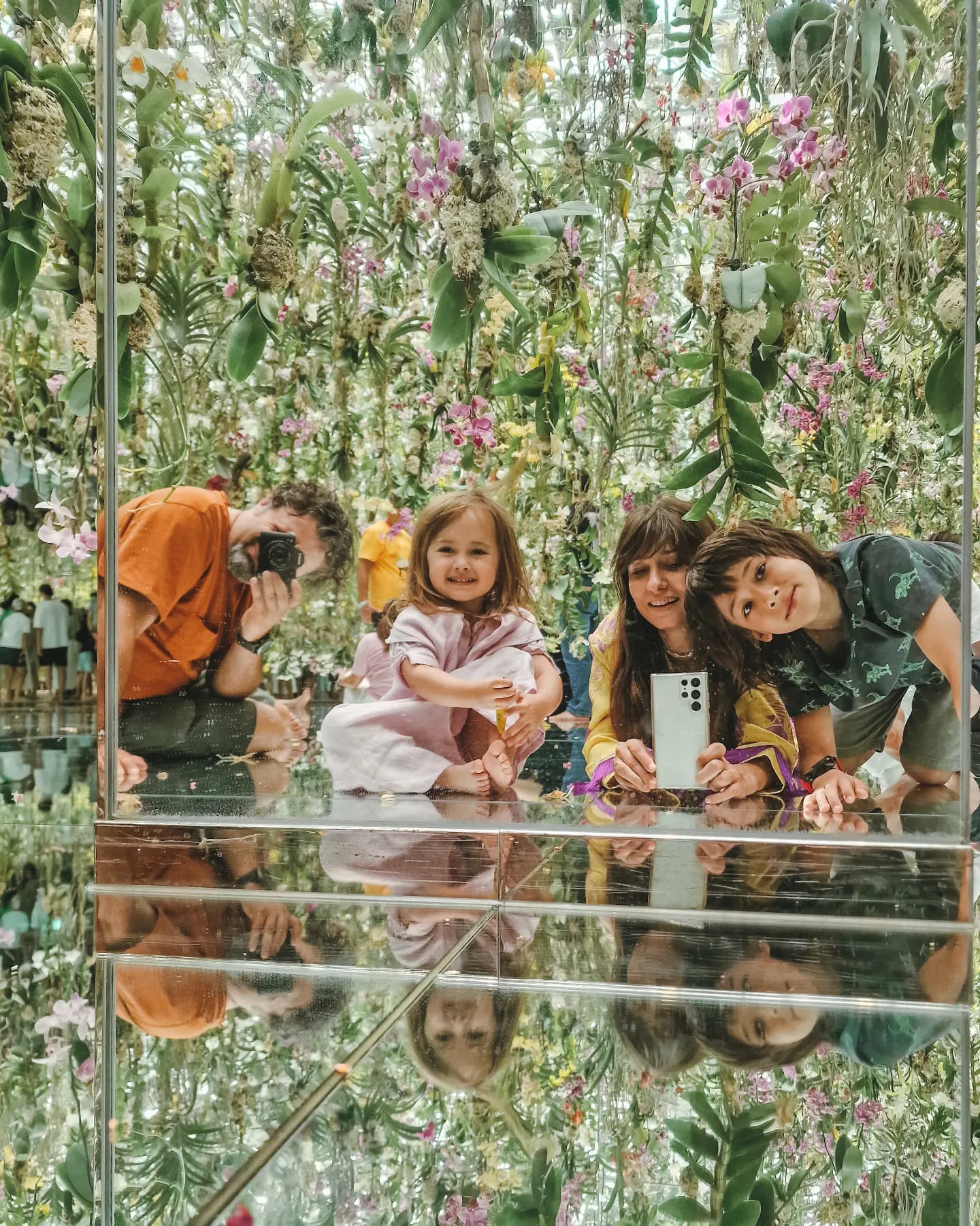 Imagini din vacanța Danei Rogoz cu familia, în Tokyo. Cum a apărut actrița alături de copiii ei și de băiatul soțul ei