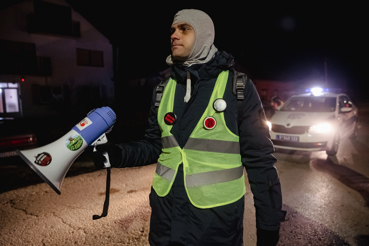 Cum protestează studenții sârbi prin marș și de ce strigă numele Laurei Kovesi