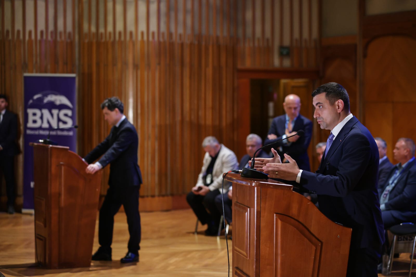 Nicușor Dan vs George Simion. Ce au spus la prima confruntare înaintea turului 2 al alegerilor prezidențiale, la Congresul BNS