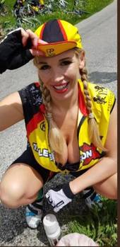 GALERIE FOTO / Vedetele porno din Marea Britanie au rămas fără echipă de ciclism