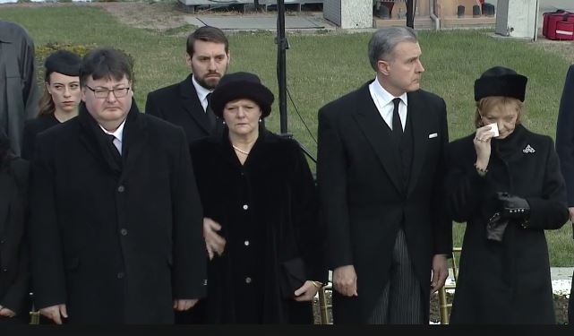 Principele Nicolae, cu lacrimi în ochi la căpătâiul Regelui Mihai. Profund marcat pe aeroport | FOTO & VIDEO