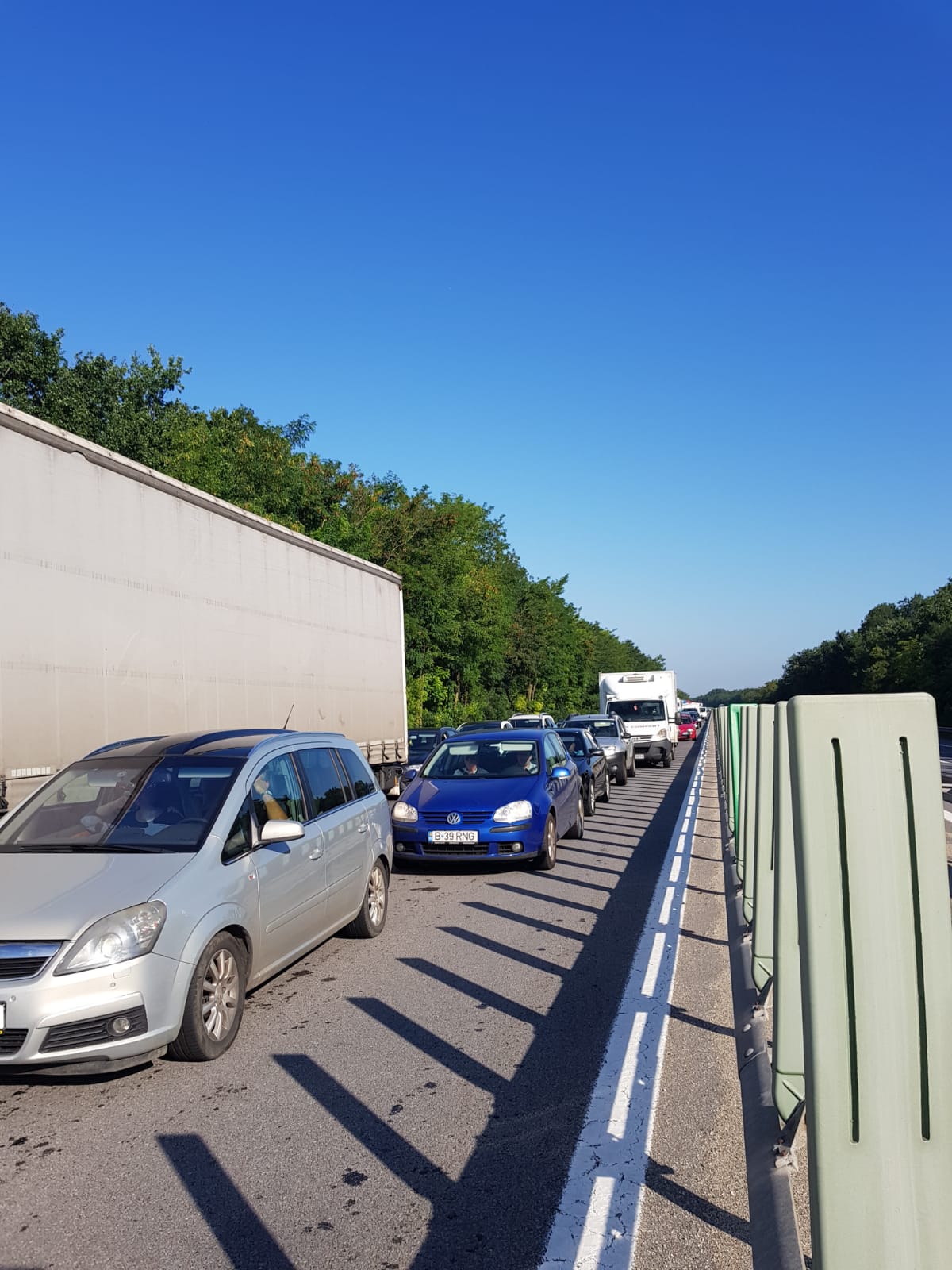 UPDATE: Traficul pe Autostrada Soarelui, blocat și joi din cauza cisternei răsturnate. Se circulă doar pe sensul către Constanța