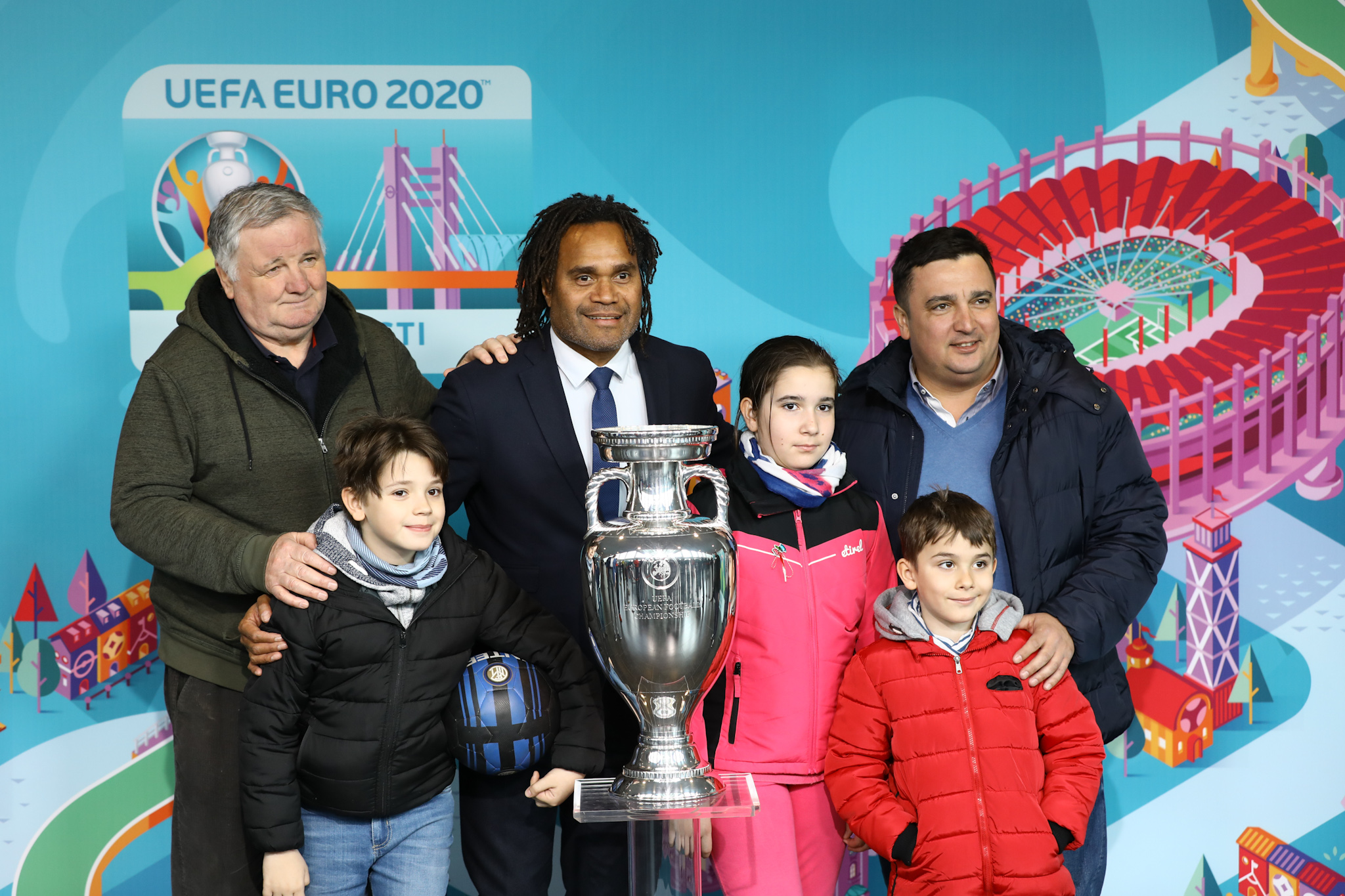 Trofeul CE 2020, la București. Cupa ”Henri Delaunay” a fost la Arena Națională. Sâmbătă, la Mega Mall | GALERIE FOTO&VIDEO