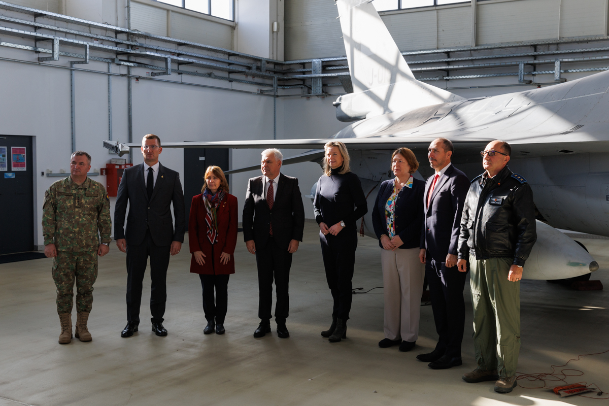 Reportaj din centrul de instruire a piloților pe avioanele F-16 de lângă Fetești. Când se vor antrena ucrainenii în Bărăgan