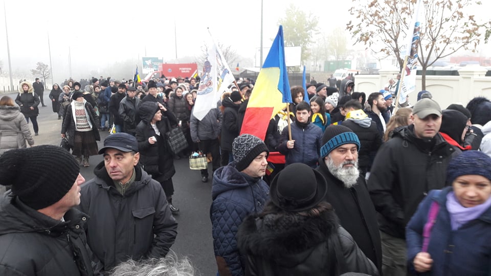 FOTO&VIDEO/ Imagini de la slujba de sfințire a Catedralei Mântuirii Neamului. 100 de preoți și zeci de mii de credincioși participă la evenimentul istoric