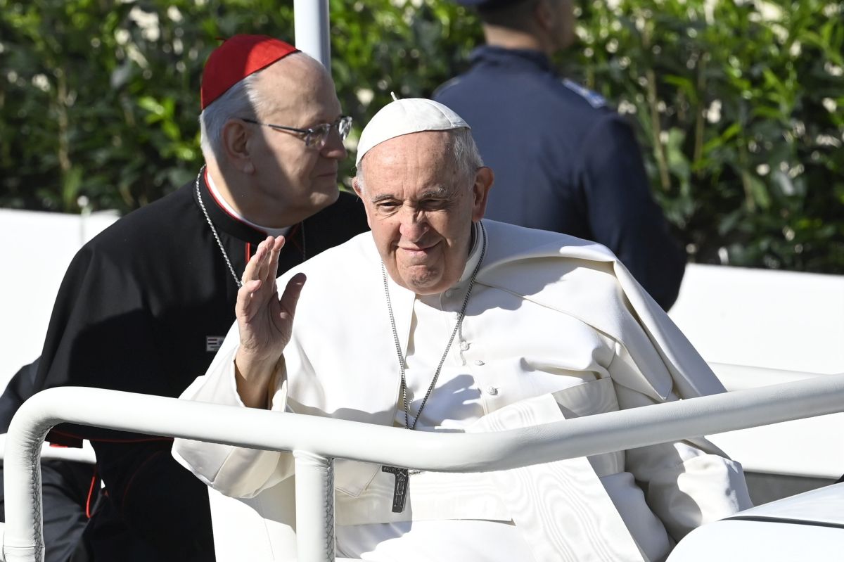 Papa Francisc, în ultima zi a vizitei în Ungaria: Nu închideți ușile străinilor, migranţilor şi săracilor