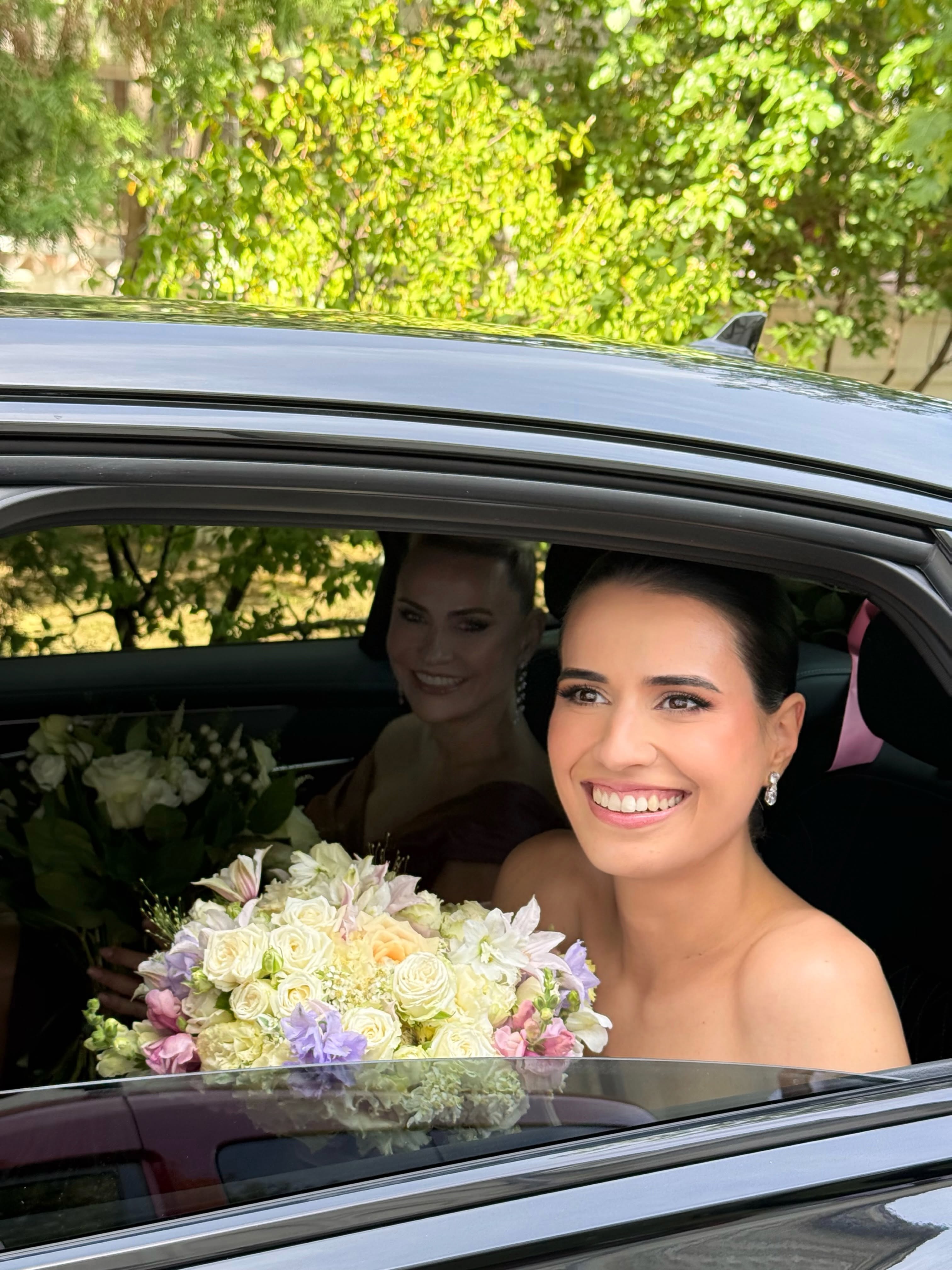 Cum a apărut Adina Buzatu la nunta fiicei sale, Sara. Andreea Marin a reacționat imediat