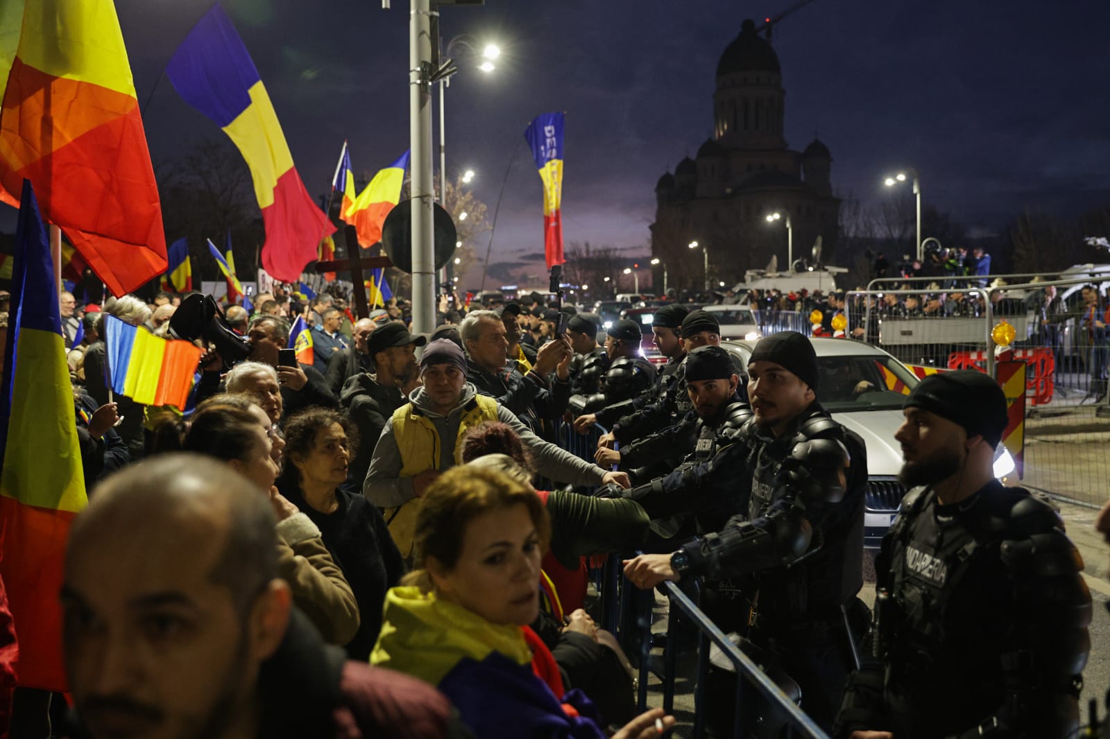 Susținătorii lui Călin Georgescu au fost în fața CCR. Curtea i-a respins contestația, nu mai are nicio șansă de a candida