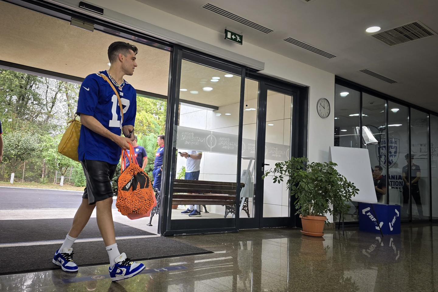 Mircea Lucescu, primul antrenament după revenirea la naţională. Ianis Hagi a apărut cu un look nou