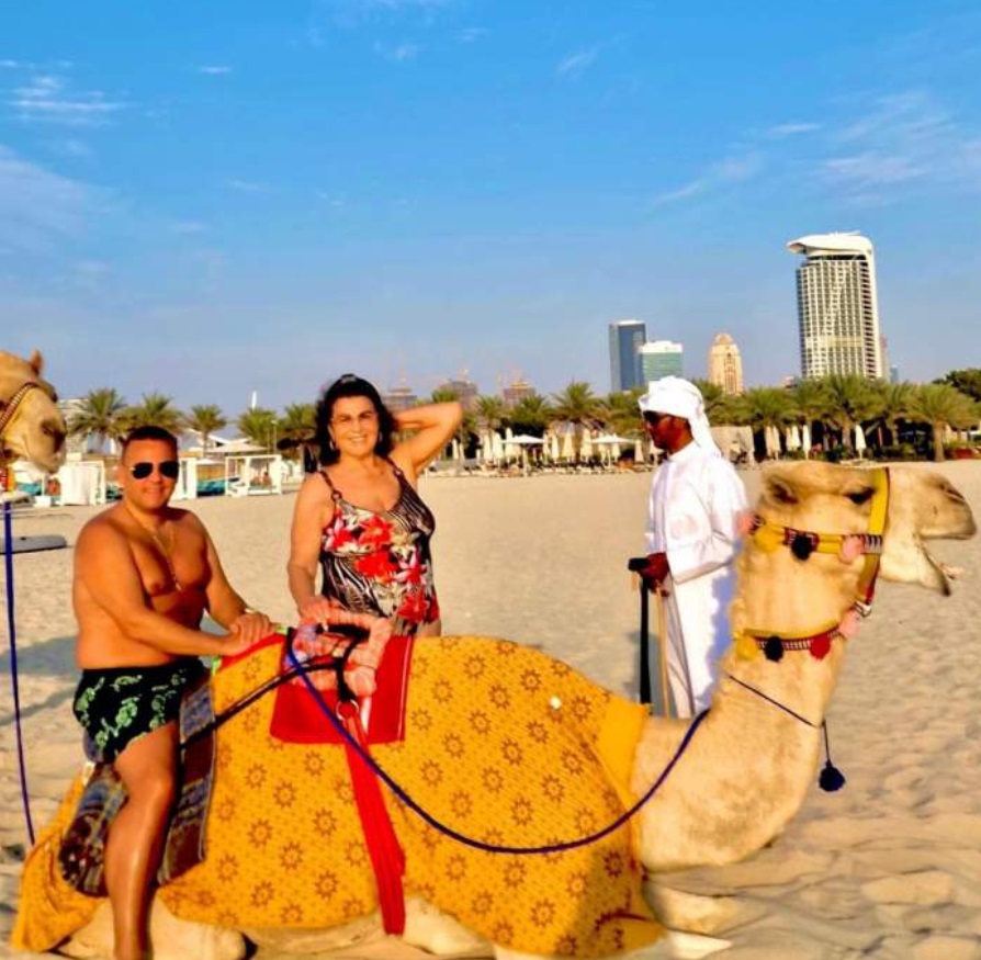 Cum arată Irina Loghin în costum de baie la 84 de ani. Artista de muzică populară e în vacanță alături de Ciprian Cernea, fiul ei