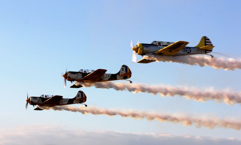 UPDATE. Programul BIAS 2018. Ce se întâmplă la show-ul aviatic cu 150 de aeronave şi peste 100 de piloţi şi paraşutişti din 13 ţări / FOTO&VIDEO