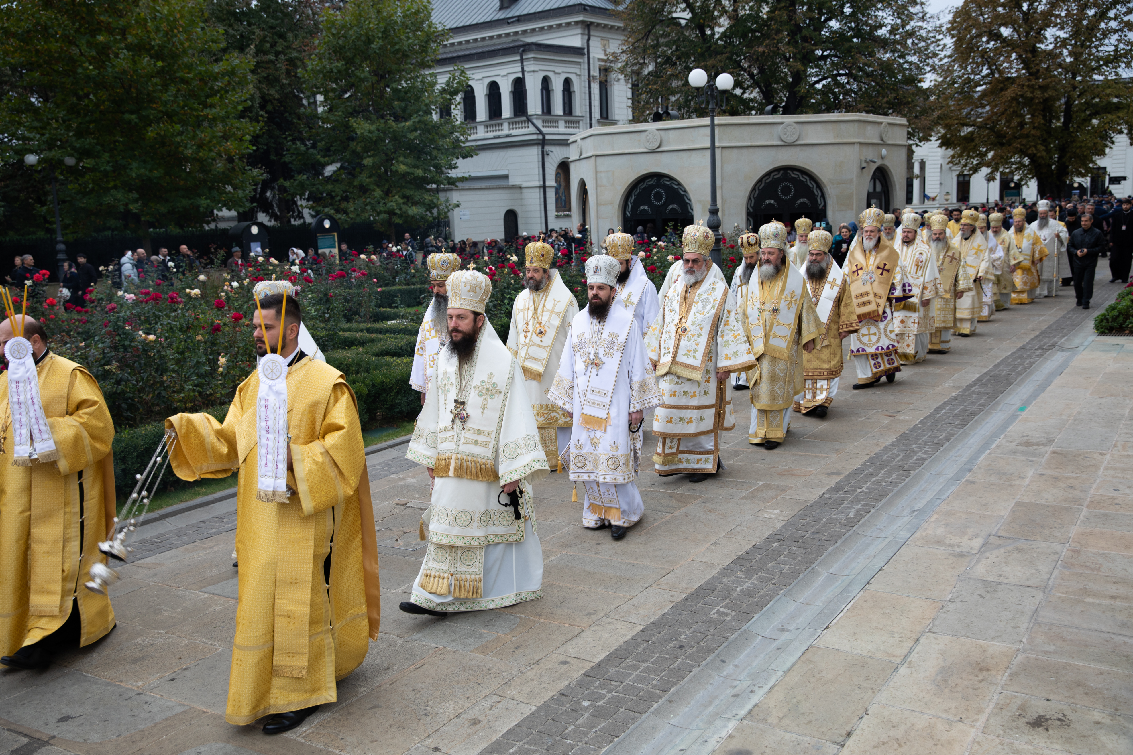 Fața mai puțin știută a Bisericii. Ei sunt preoții care au ajutat zeci de mii de oameni la vămile cu Ucraina și în Odesa. „Nici în mare nu sunt atâtea lacrimi ca în ochii refugiaților”