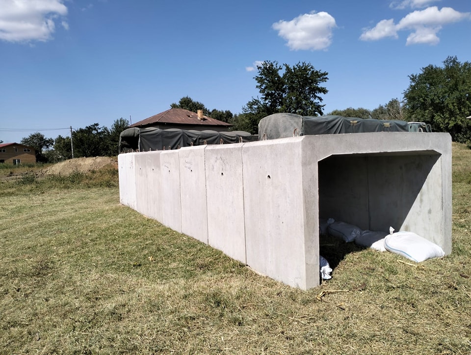 FOTO: Cum arată adăposturile antiaeriene construite de armată la Plauru. Ciolacu: „Nu sunt foarte aspectoase, dar a fost o improvizație”