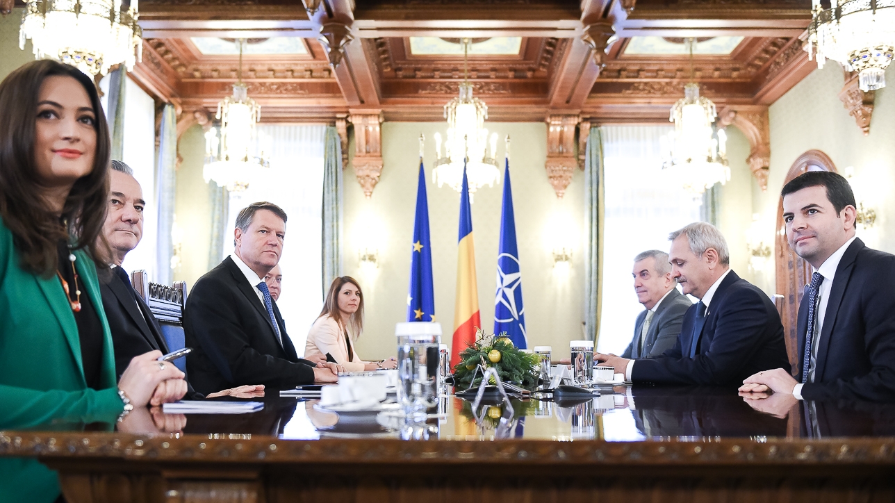 ANALIZĂ. Klaus Iohannis intră în cursa pentru al doilea mandat, în plin război cu PSD și sub amenințarea suspendării